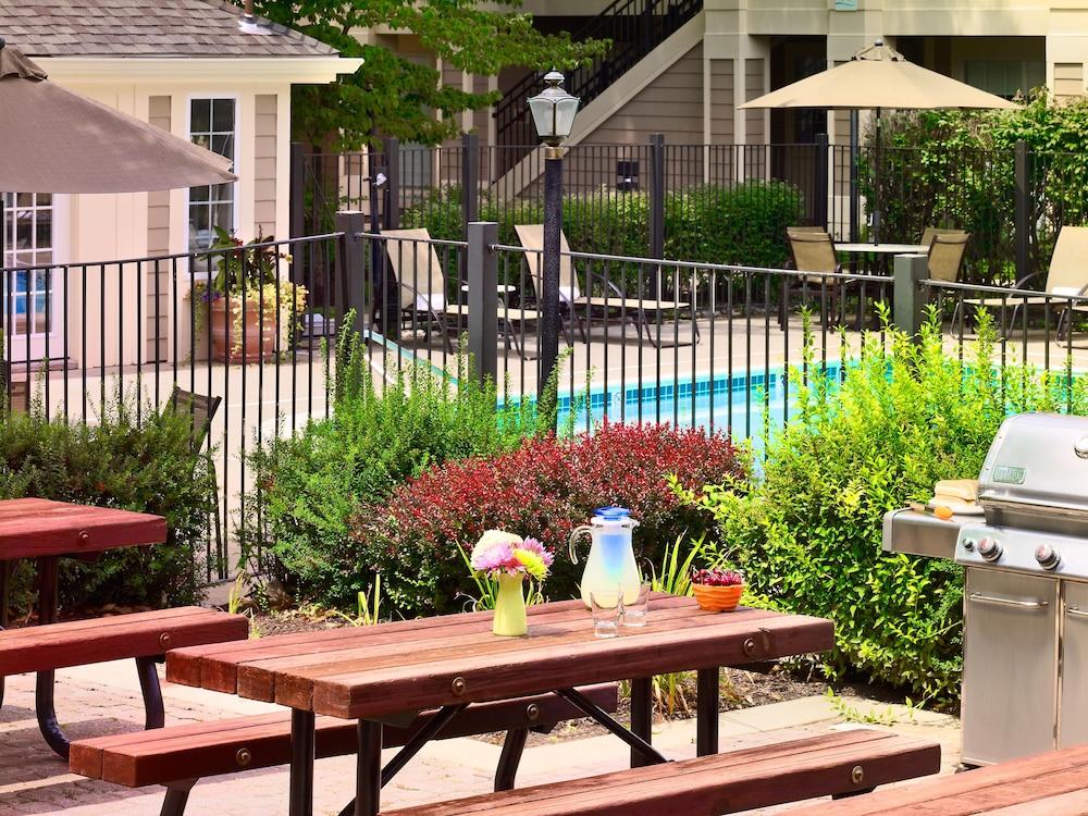 Hotel Sonesta Simply Cleveland Airport 3*