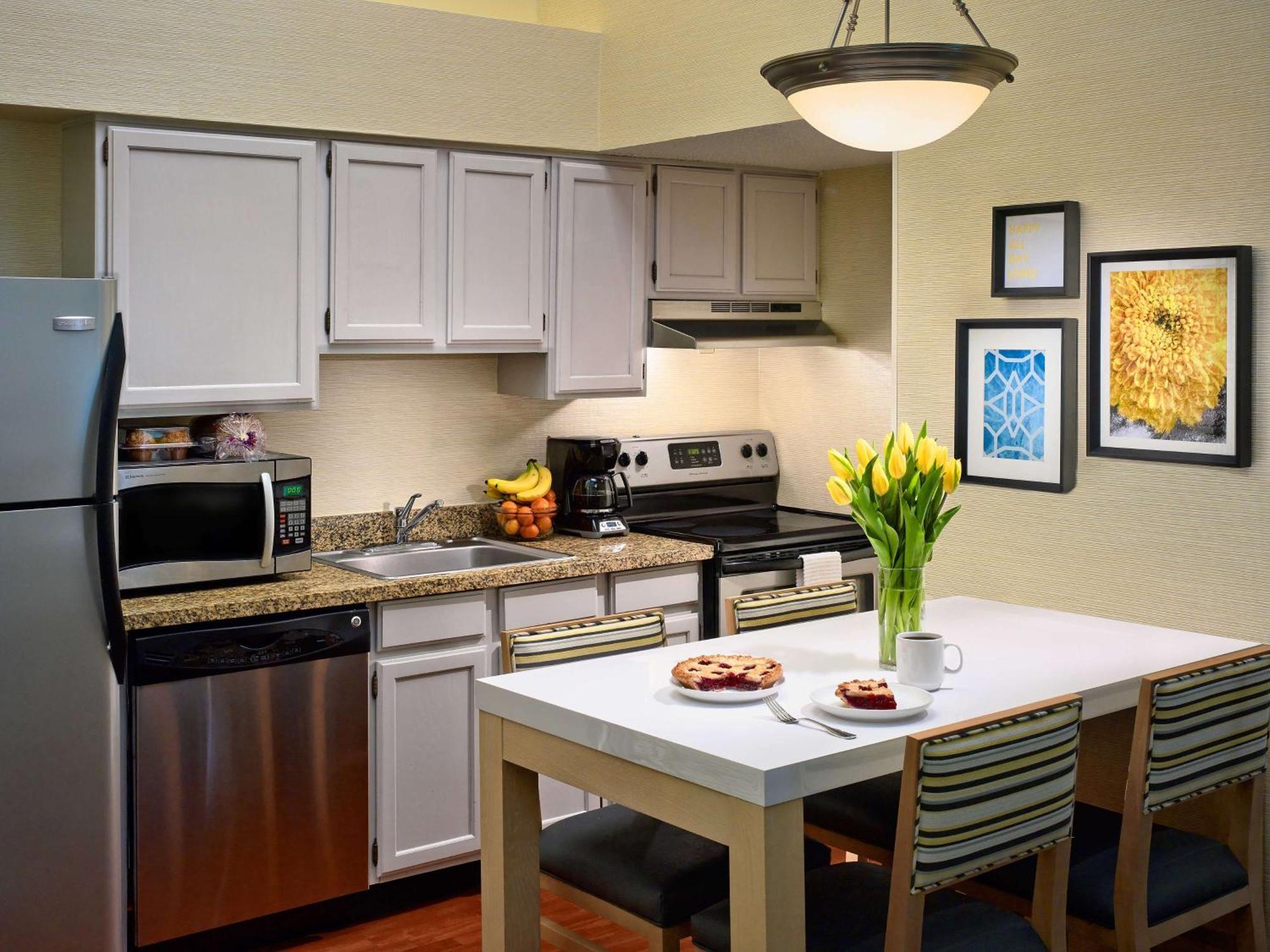 Hotel Sonesta Simply Cleveland Airport 3*