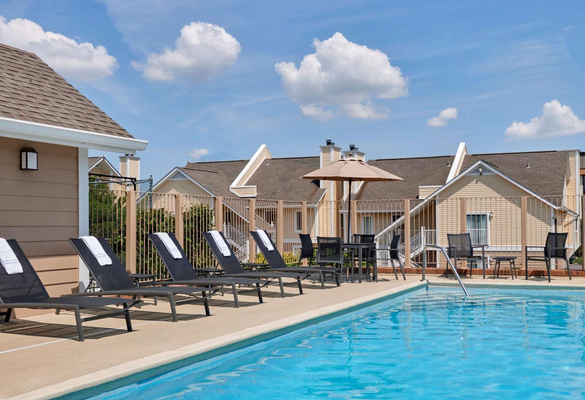 Sonesta Simply Cleveland Airport Hotel