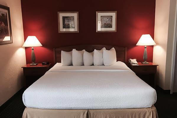 Hotel Sonesta Simply Cleveland Airport 3*