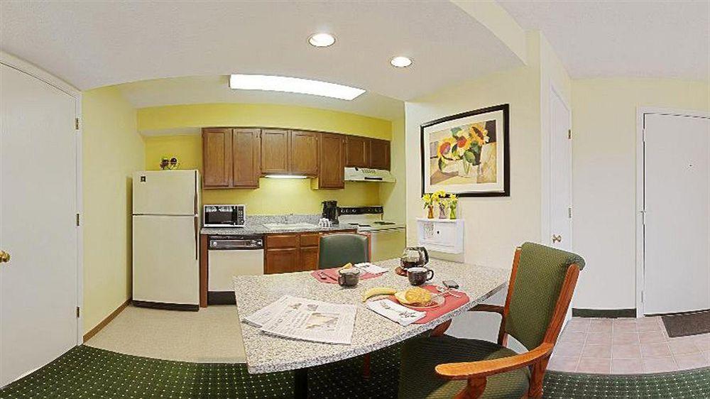 Sonesta Simply Cleveland Airport Hotel