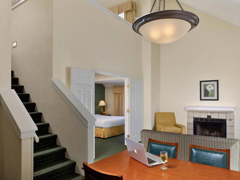 Sonesta Simply Cleveland Airport Hotel